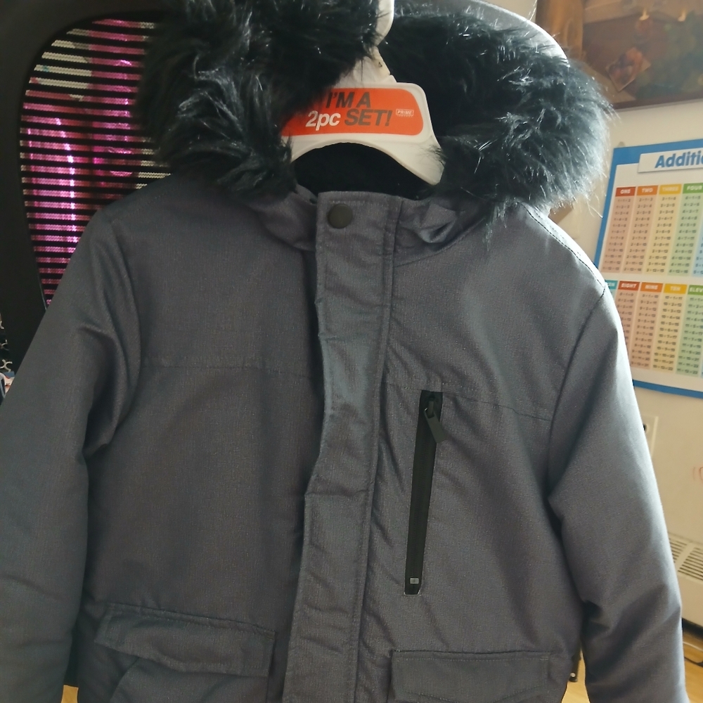 Boys winter coat (size 5-6 years old)